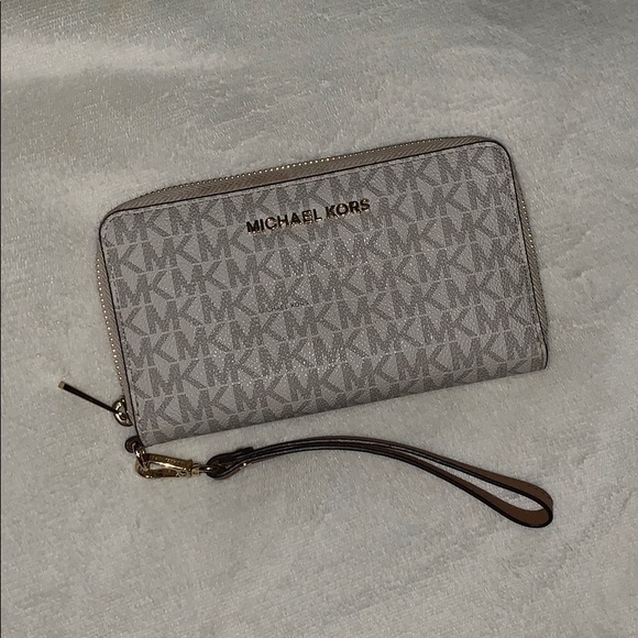 Michael Kors Handbags - Michael Kors handbag/wallet